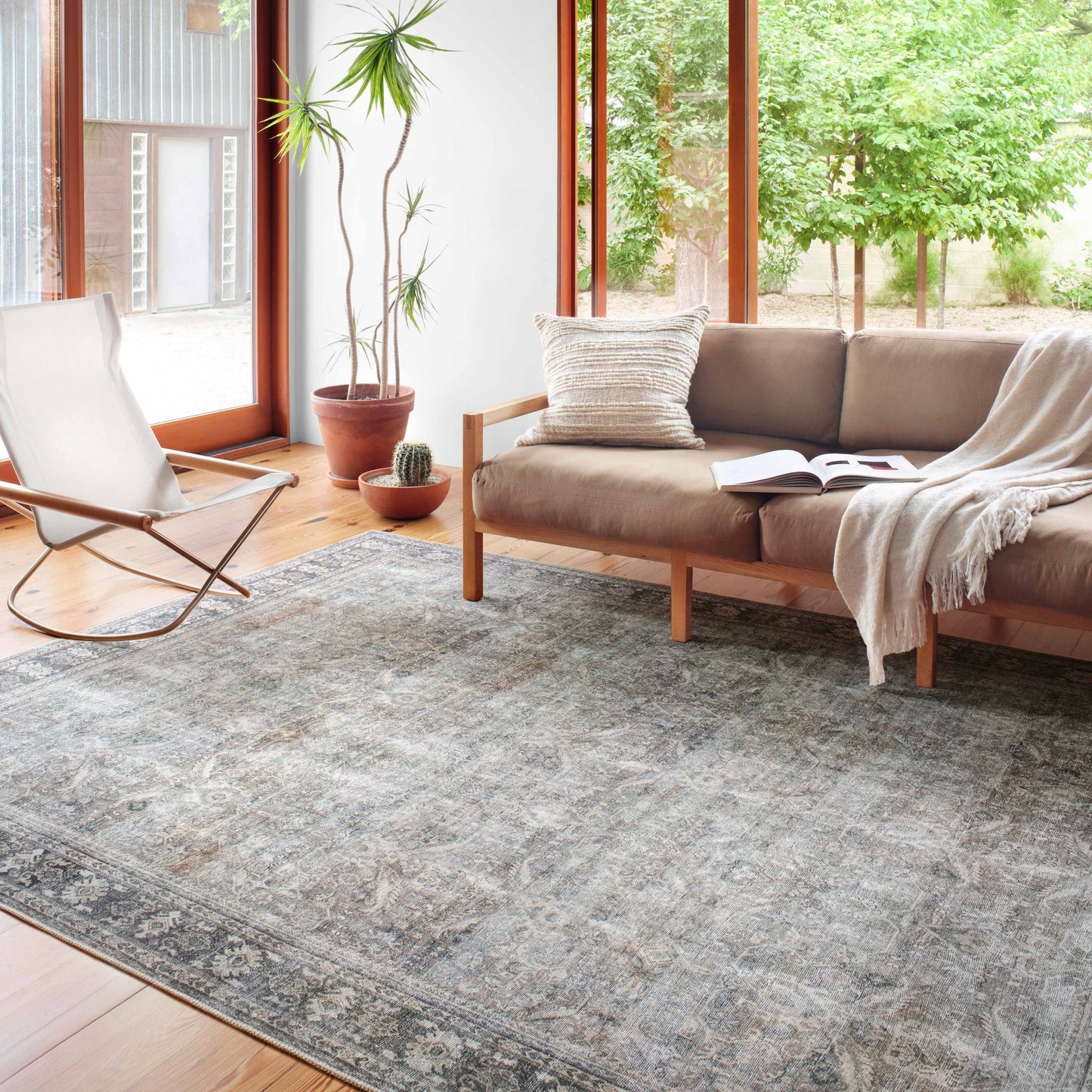 Tapis oriental gris vieilli Sophia d'Alexander Home