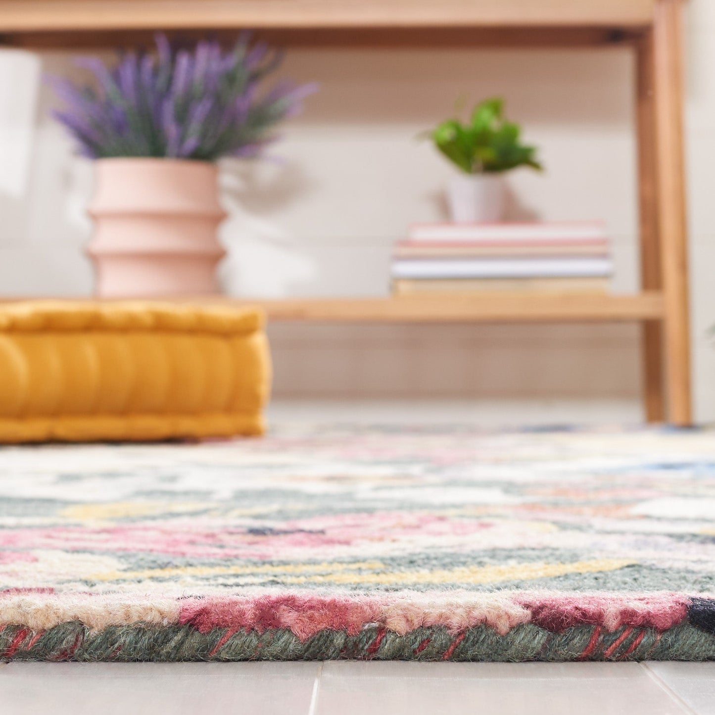 Tapis en laine SAFAVIEH fait main Blossom Stavroula, motif floral style campagne française