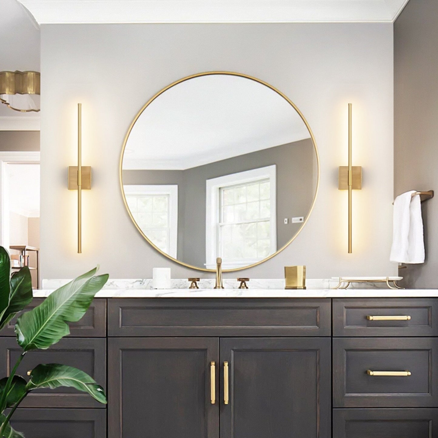 Applique murale LED linéaire moderne à 1 lumière, noire/dorée/nickel, à intensité variable, pour salle de bain.