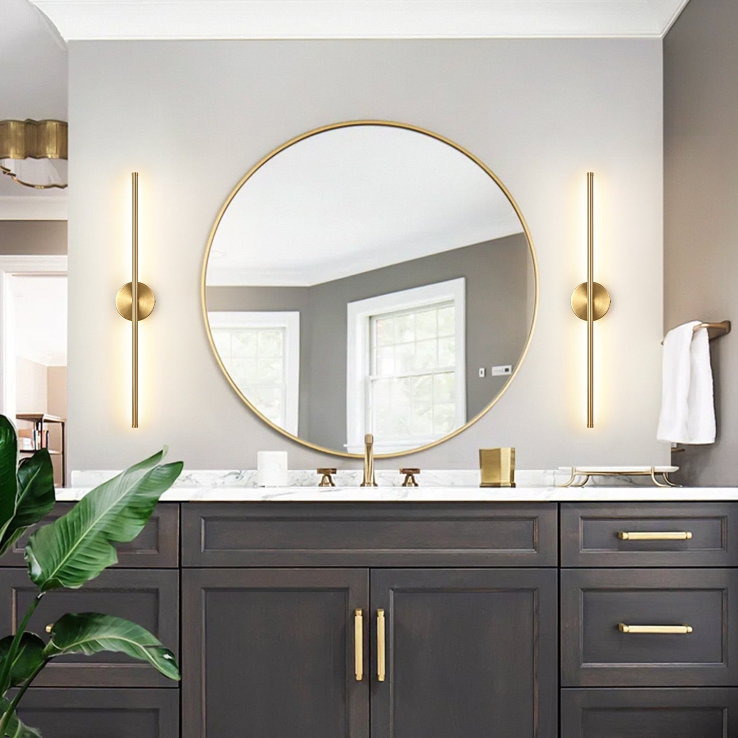 Applique murale LED linéaire moderne à 1 lumière, noire/dorée/nickel, à intensité variable, pour salle de bain.