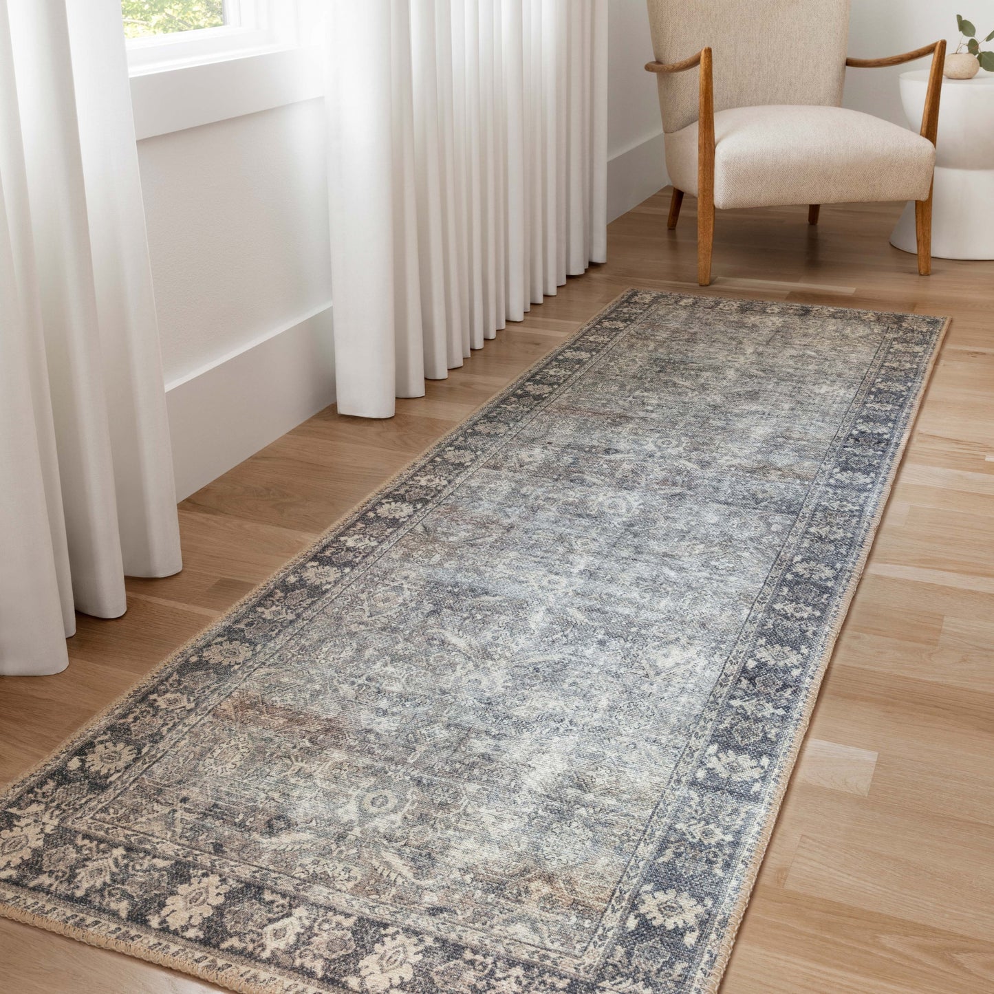 Tapis oriental gris vieilli Sophia d'Alexander Home