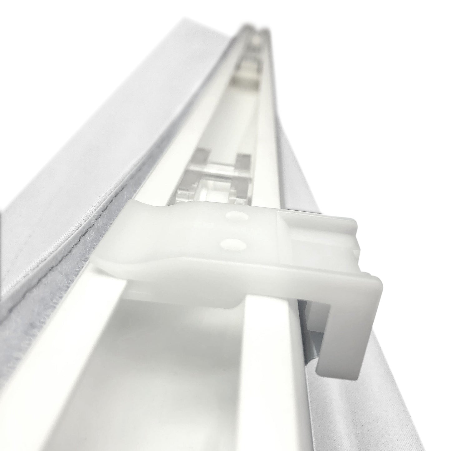 Stores romains en tissu occultants sans cordon Arlo Blinds blancs