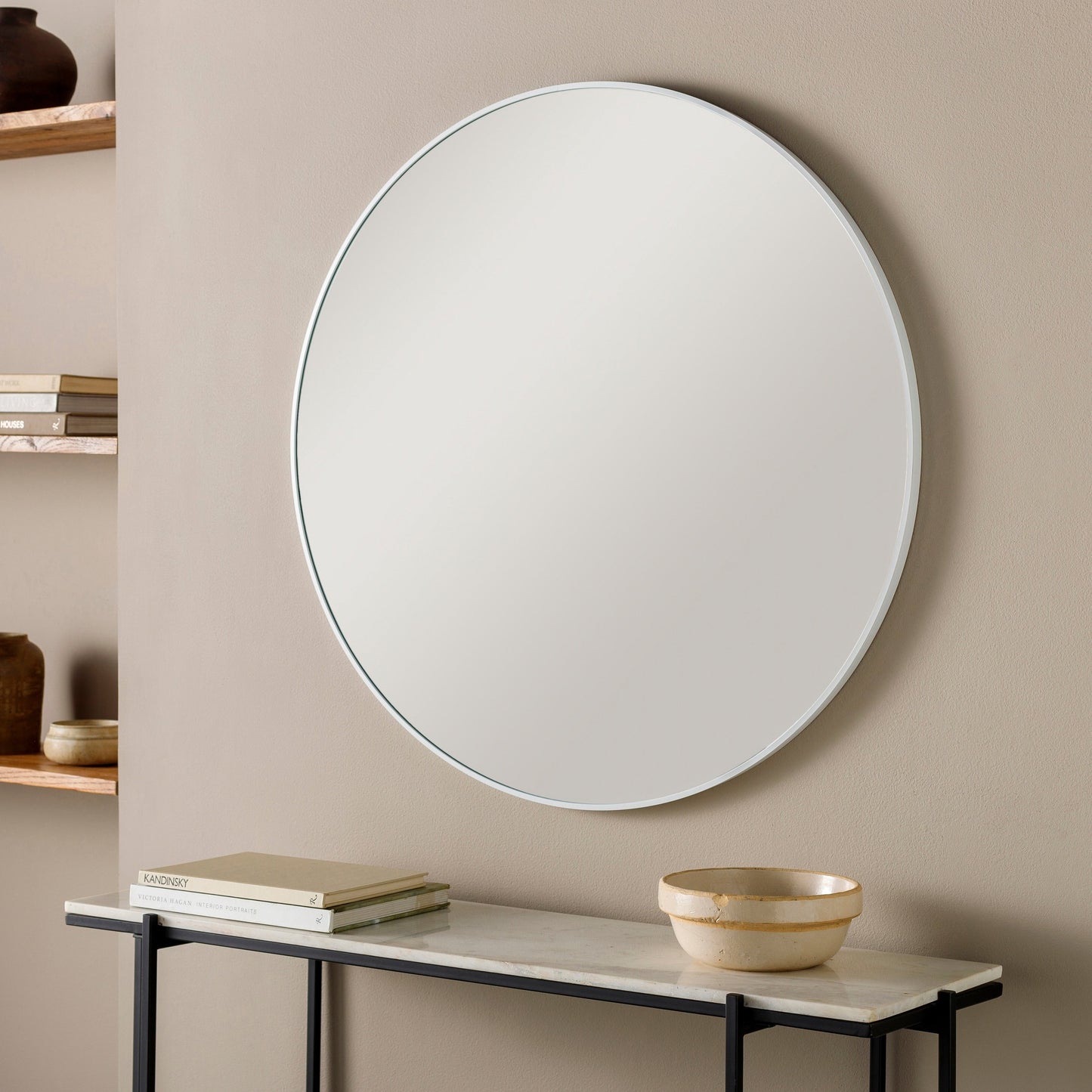 Miroir décoratif rond moderne en aluminium Aranya de Livabliss