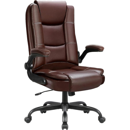 Fauteuil de bureau BOSSIN pour personnes de grande taille, ergonomique, à dossier haut, réglable en hauteur, en cuir, avec accoudoirs rembourrés et relevables.
