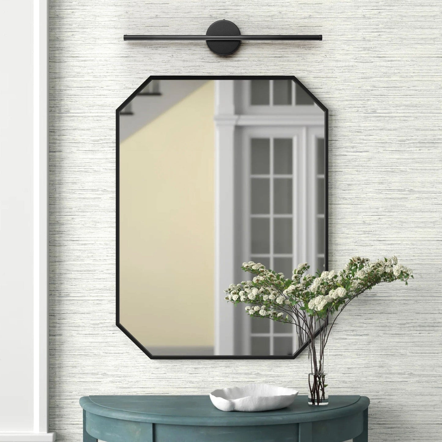 Applique murale LED linéaire moderne à 1 lumière, noire/dorée/nickel, à intensité variable, pour salle de bain.