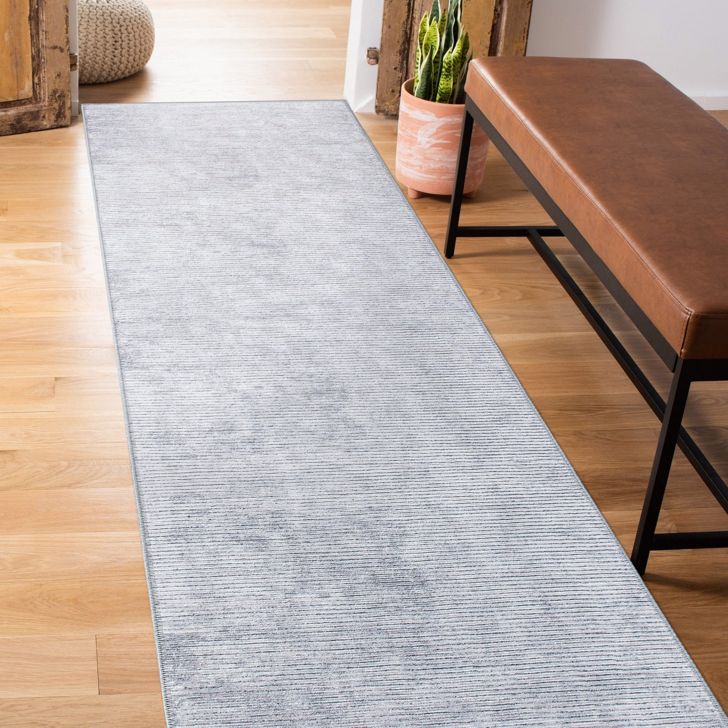 Tapis contemporain à rayures usées lavable en machine