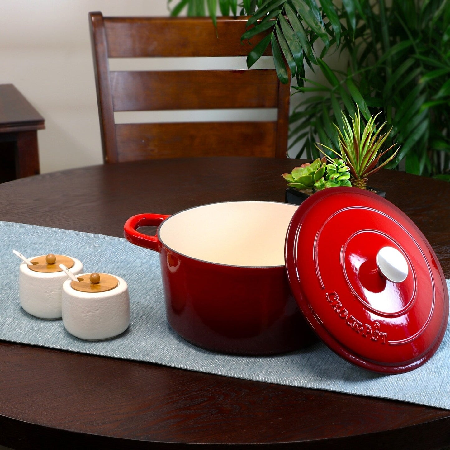 Cocotte ronde en fonte à double poignée Craftsman de 7 litres, couleur rouge poivre