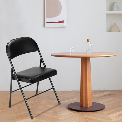 Lot de 4 chaises pliantes noires avec assise rembourrée en cuir.