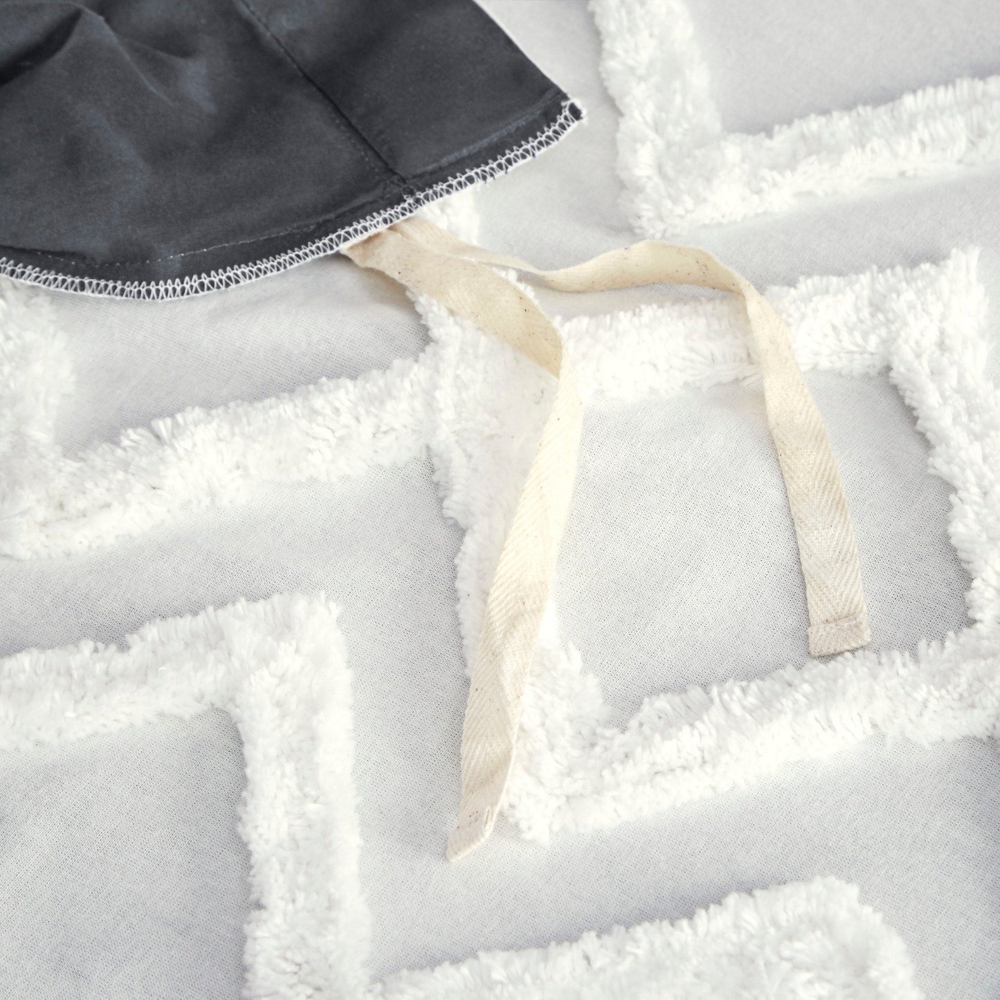 Parure de lit 3 pièces INK+IVY Mila en coton avec touffetage chenille