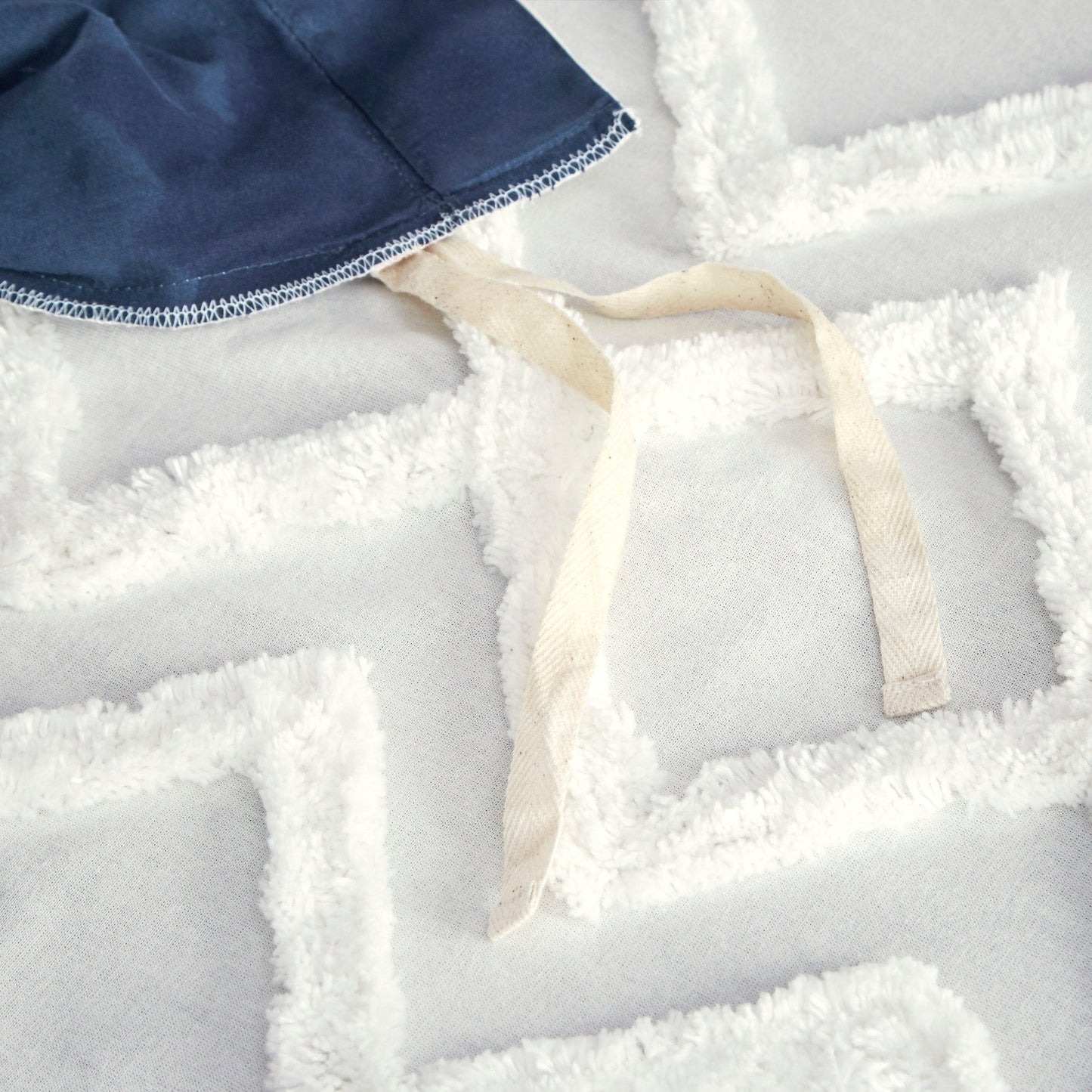 Parure de lit 3 pièces INK+IVY Mila en coton avec touffetage chenille