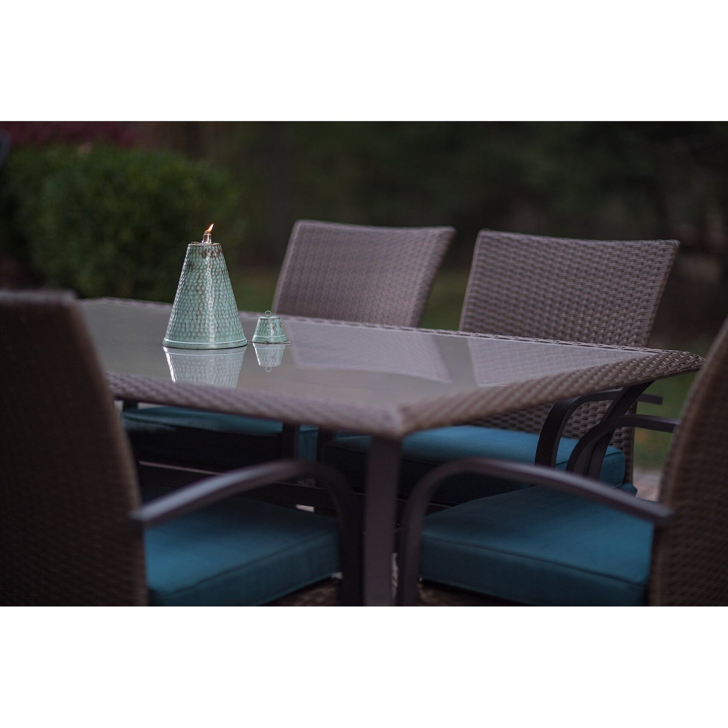 Grande torche tiki hawaïenne en forme de cône