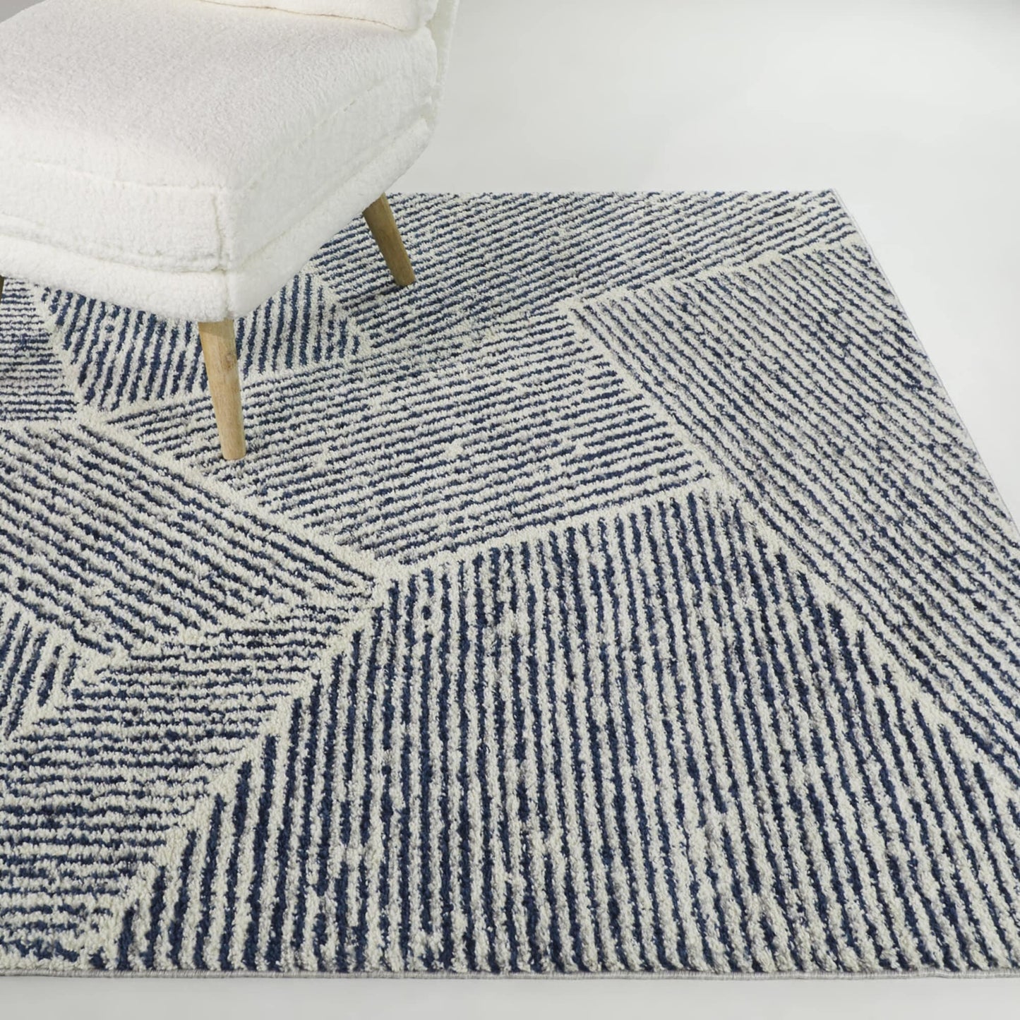 Tapis Larsen moderne à rayures variées