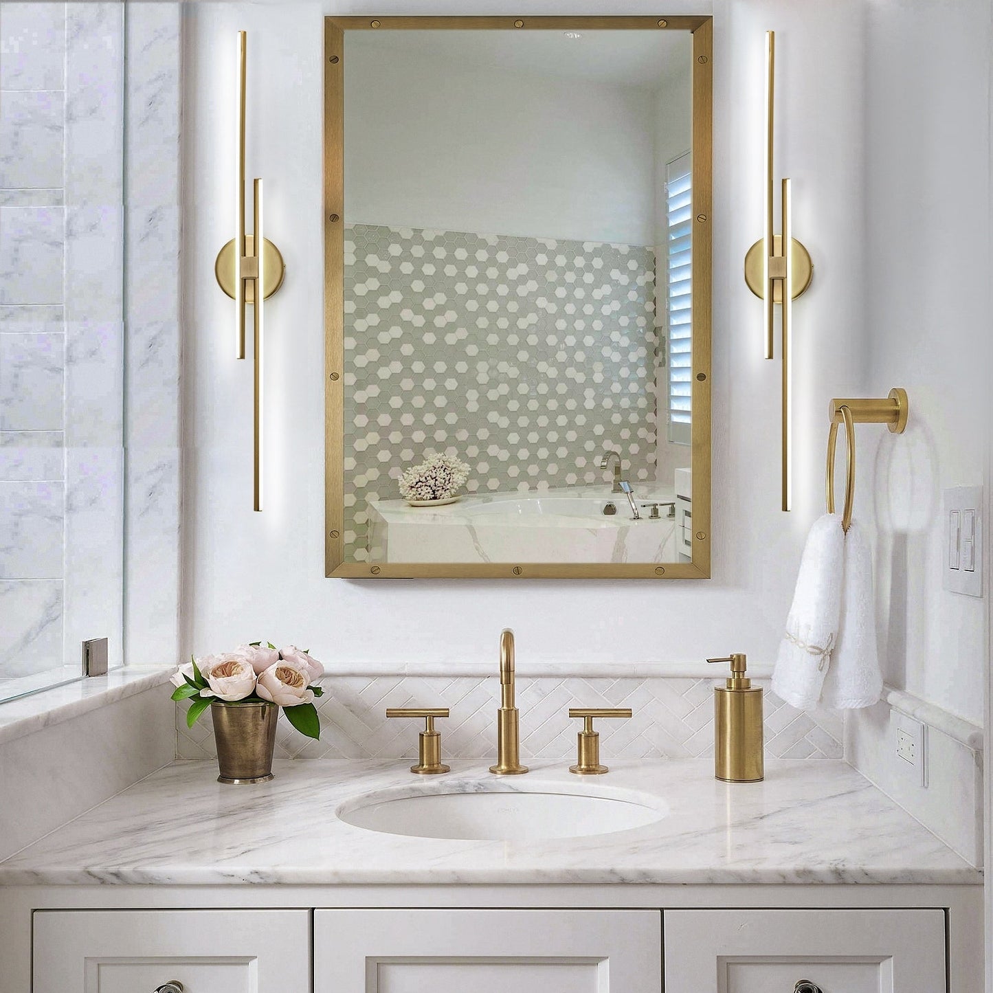 Applique murale minimaliste en métal linéaire à LED dimmable à 2 lumières