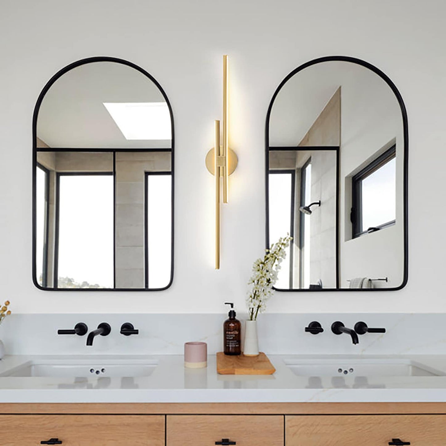 Applique murale minimaliste en métal linéaire à LED dimmable à 2 lumières