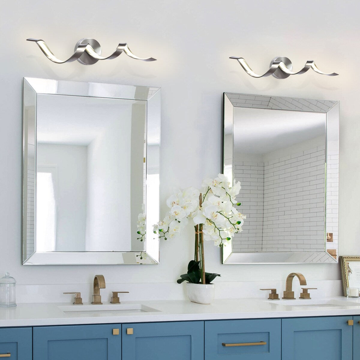 Applique murale LED moderne en spirale pour salle de bain, à intensité variable.