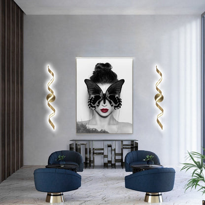 Applique murale LED moderne en spirale pour salle de bain, à intensité variable.