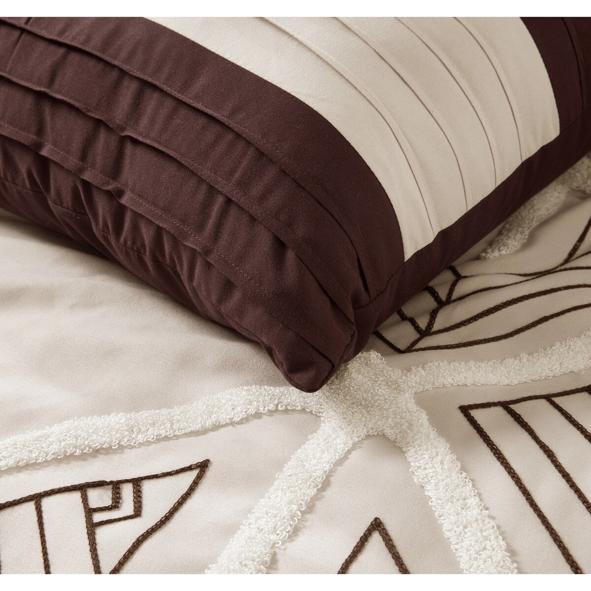 Ensemble de couette brodée en éponge Nanshing Corina 7 pièces