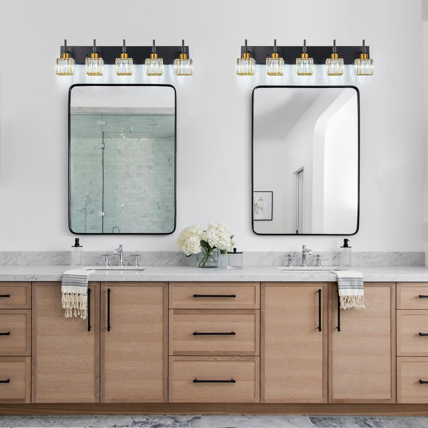 Luminaires de salle de bain en cristal à intensité variable Ora Modern sur miroir Glam Vanity Lights