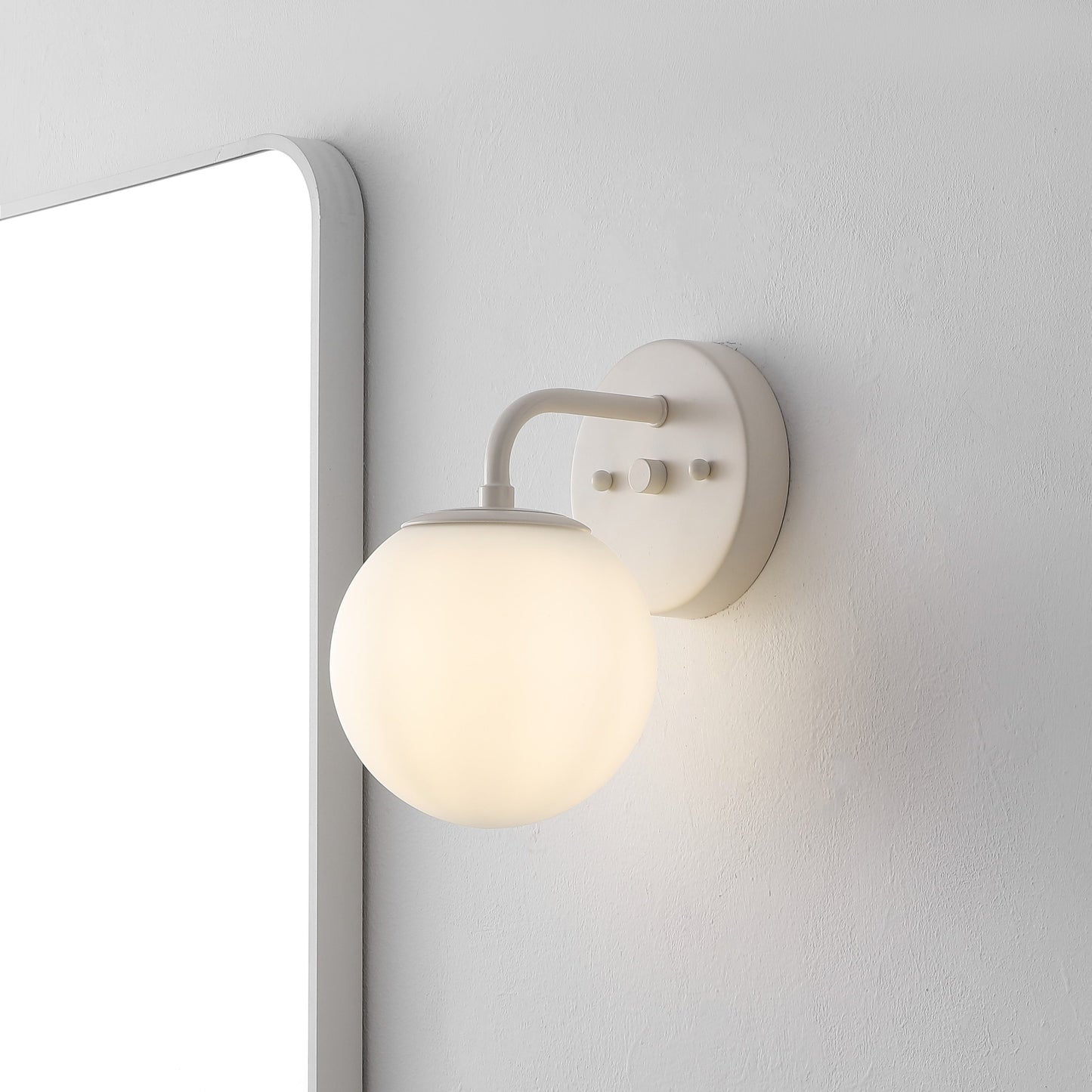 Meuble-lavabo moderne Globe en métal et verre dépoli avec éclairage LED, par JONATHAN Y