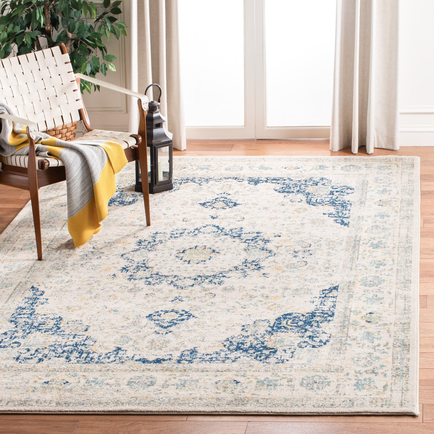 Tapis oriental vintage SAFAVIEH Evoke Jentje style shabby chic