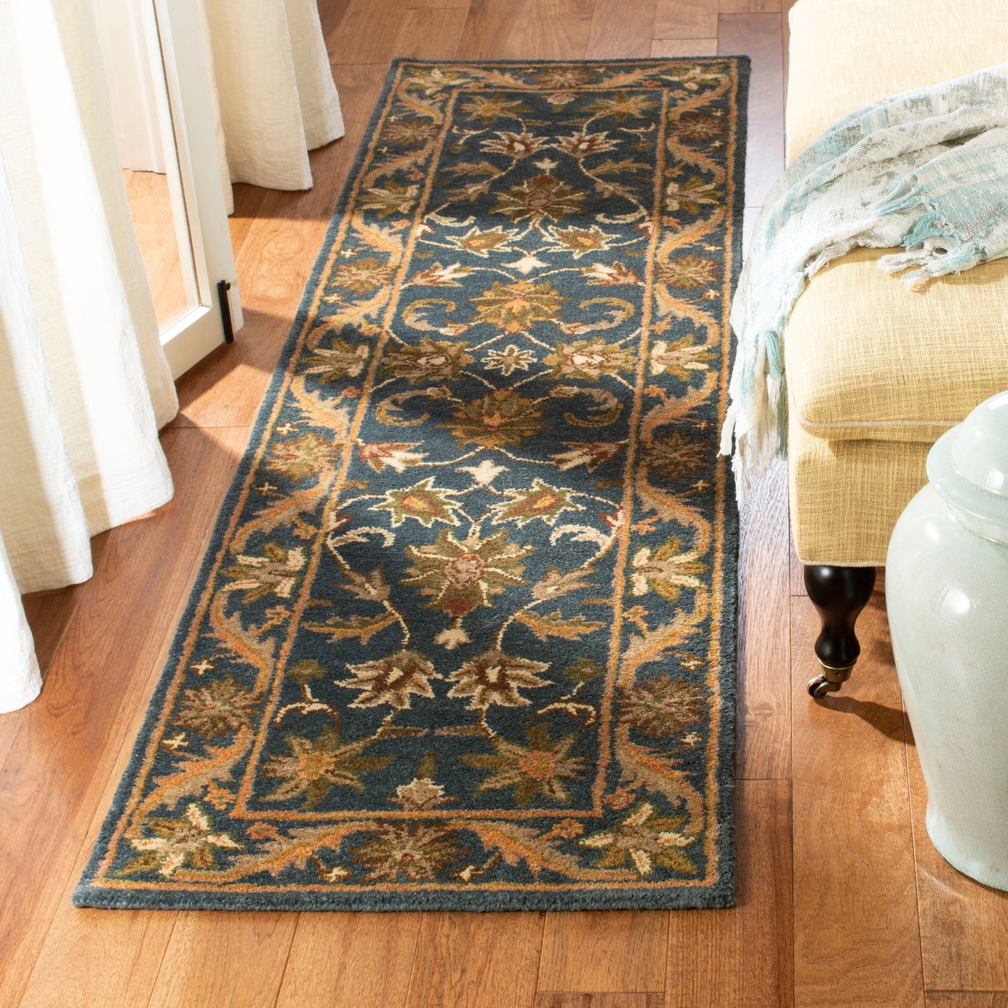 Tapis oriental traditionnel en laine Talvikki fait main SAFAVIEH