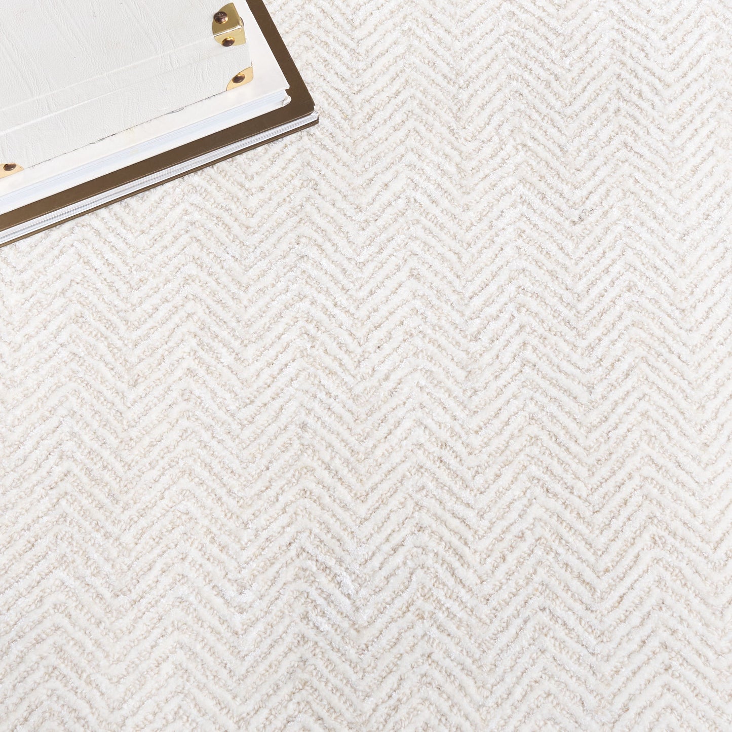 Tapis SAFAVIEH Glamour Ostilia Chevron en viscose fait main