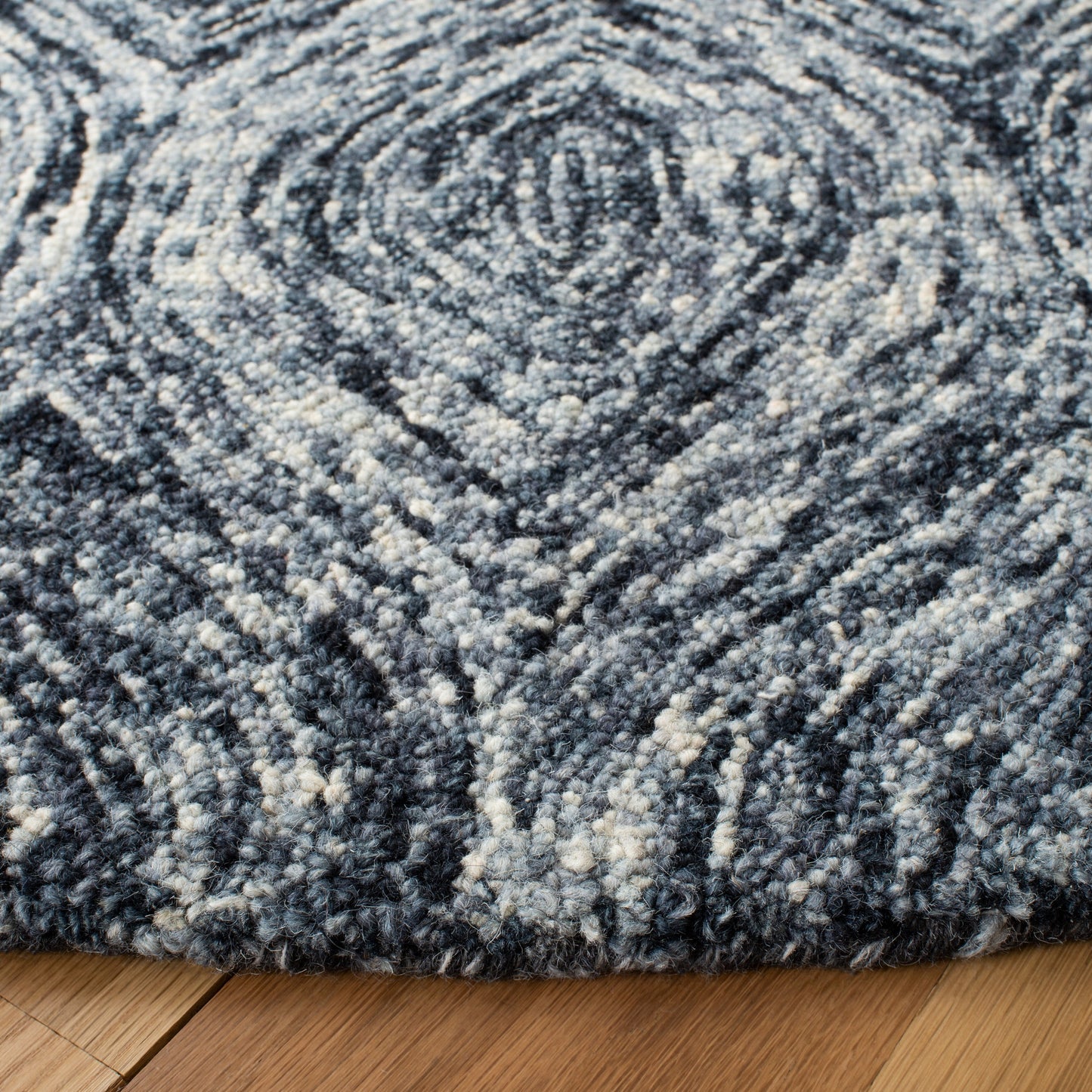 SAFAVIEH Tapis en laine Ikat Lilija fait main