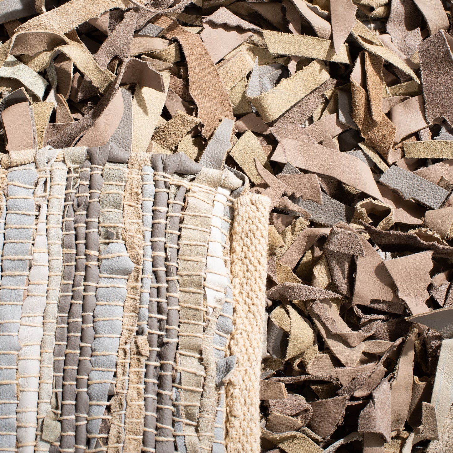 SAFAVIEH Tapis en cuir moderne à poils longs Blayne fait à la main