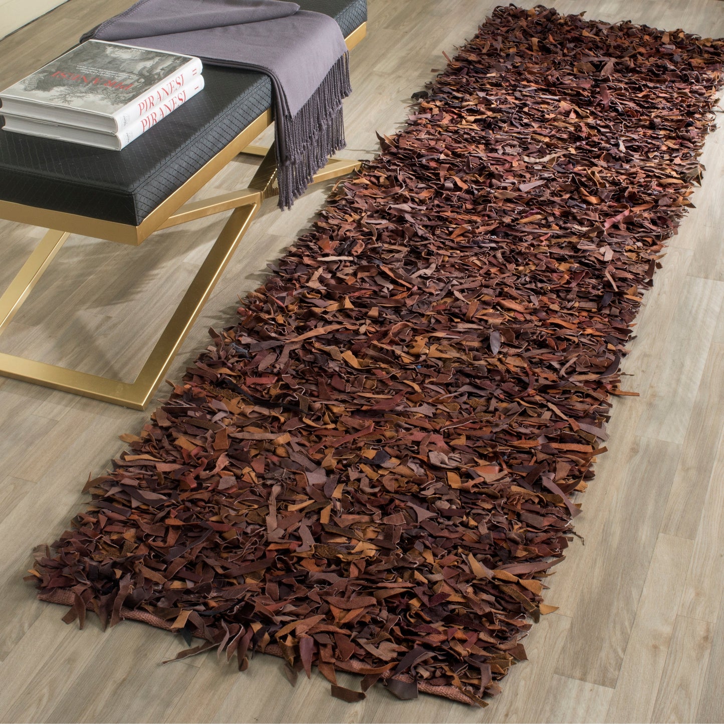Tapis décoratif moderne SAFAVIEH en cuir shaggy fait main Doinita