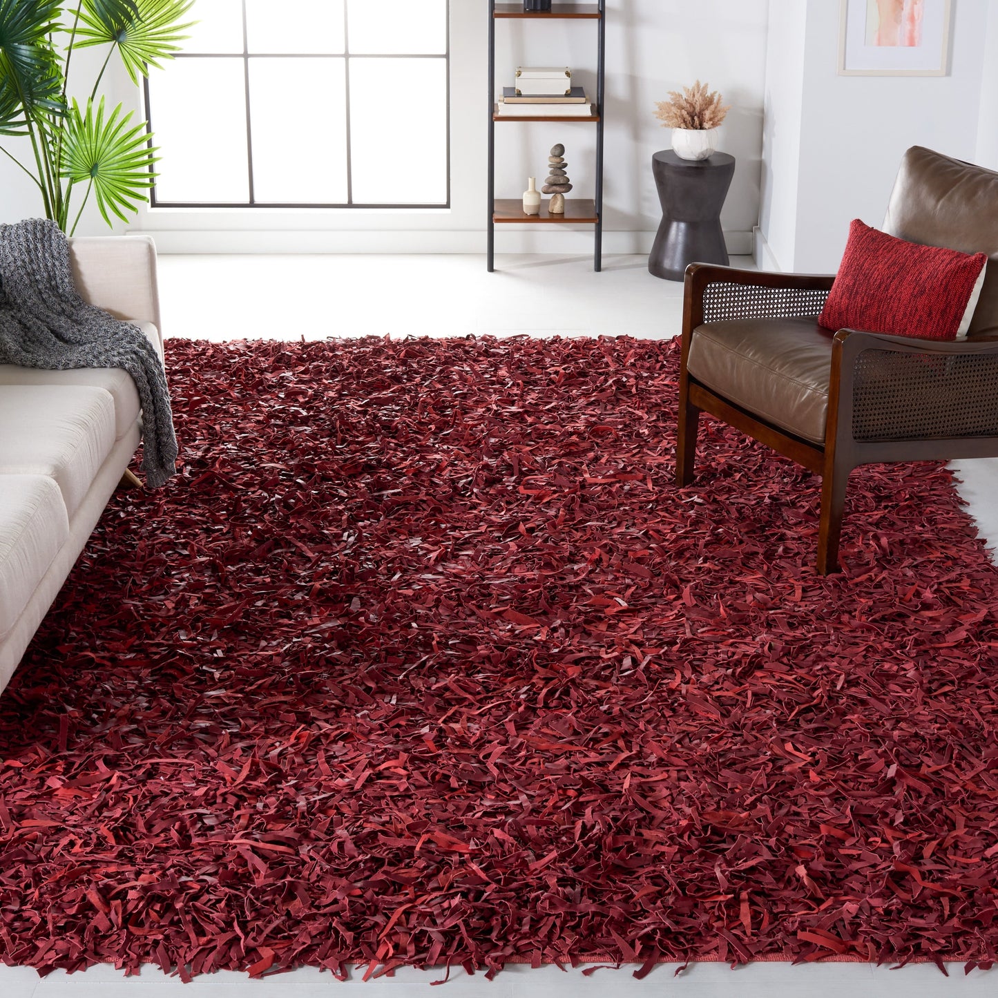Tapis décoratif moderne SAFAVIEH en cuir shaggy fait main Doinita