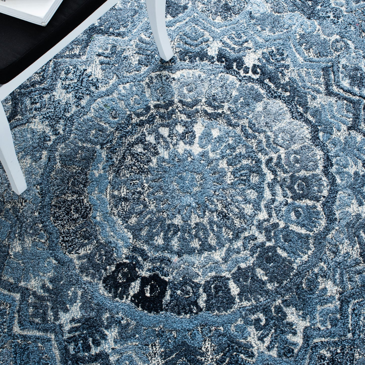 SAFAVIEH Tapis en laine à médaillon moderne Carlijn fait à la main