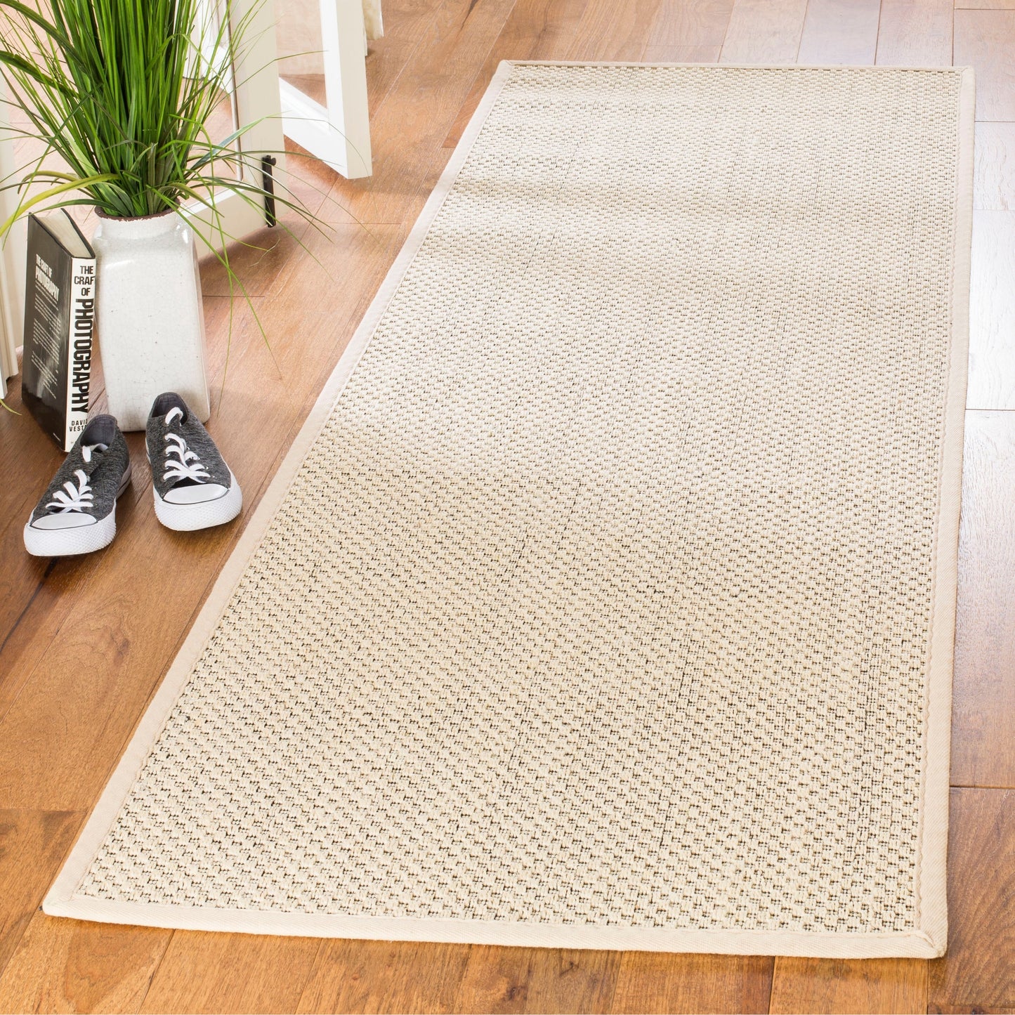 Tapis en fibre naturelle Consuelo en jonc de mer SAFAVIEH