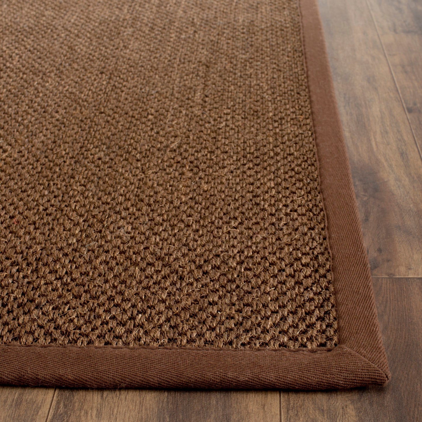 Tapis SAFAVIEH en fibres naturelles Elmyra avec bordure en sisal