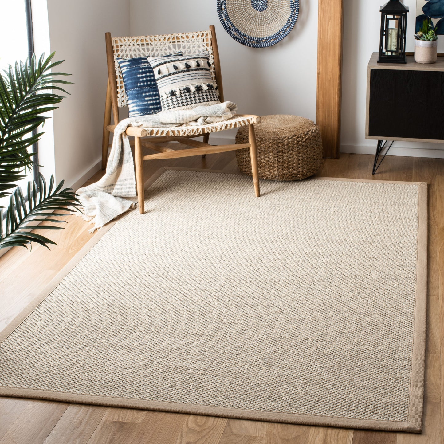 Tapis en sisal Lorine à bordure décontractée en fibres naturelles SAFAVIEH