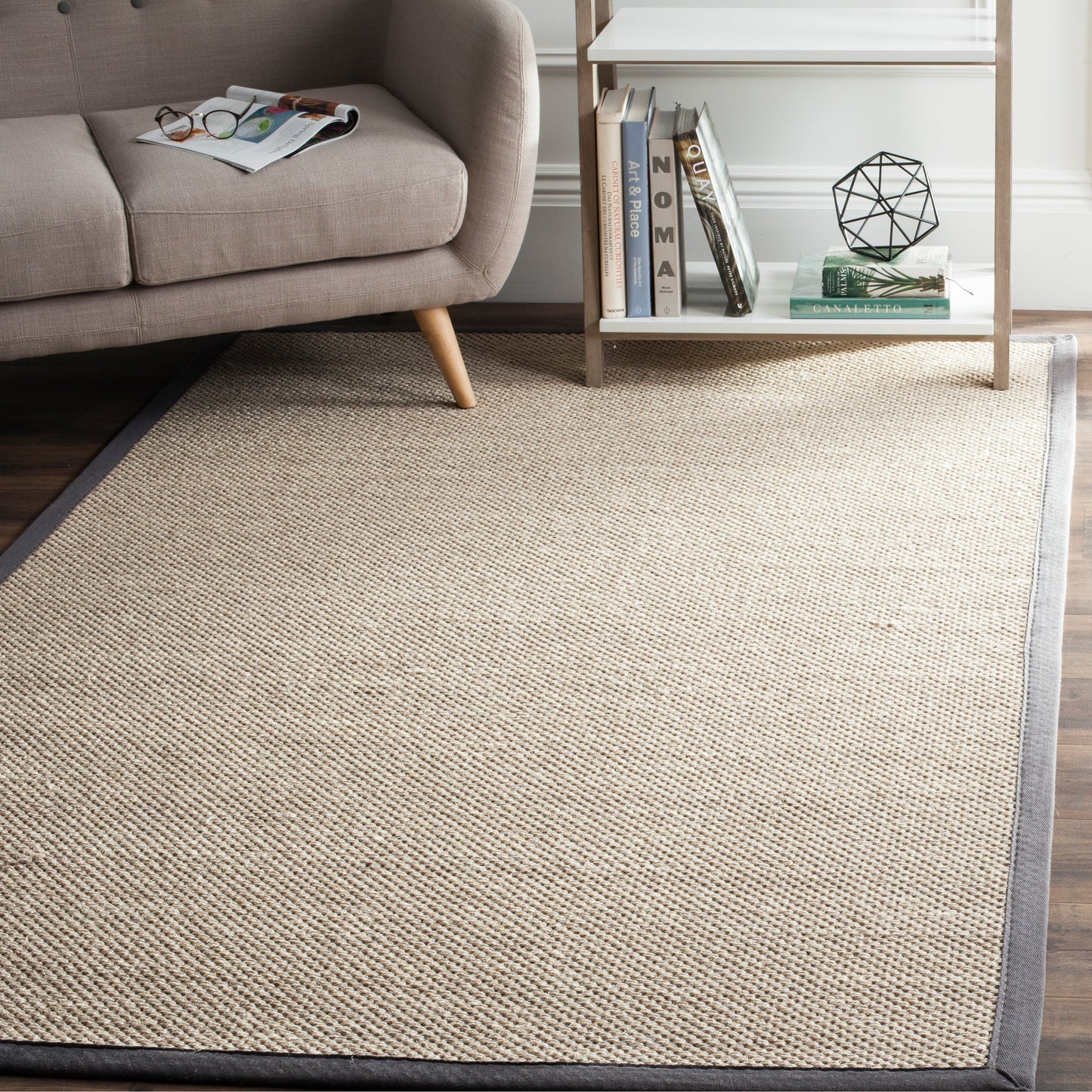 Tapis en sisal Lorine à bordure décontractée en fibres naturelles SAFAVIEH