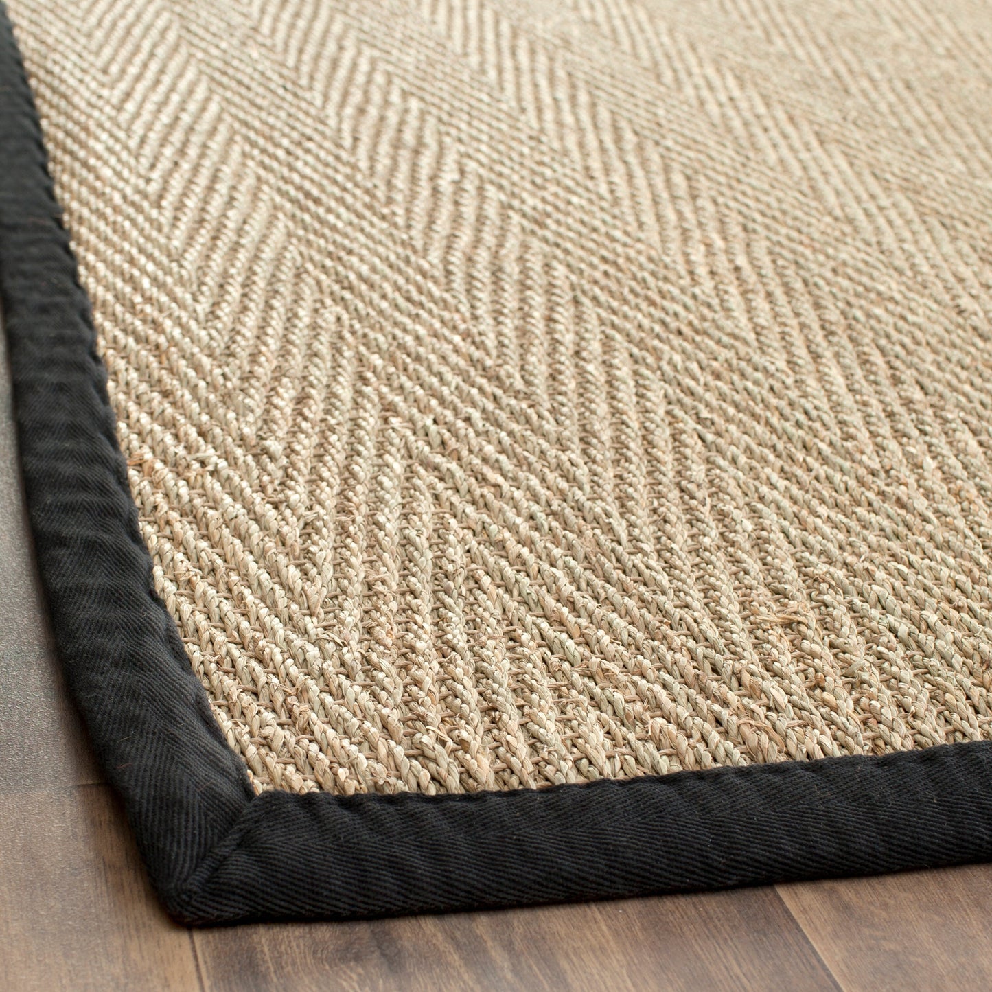 Tapis Trilby en fibres naturelles SAFAVIEH à chevrons en jonc de mer