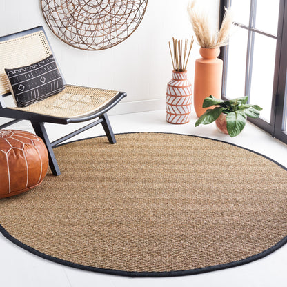 Tapis Trilby en fibres naturelles SAFAVIEH à chevrons en jonc de mer