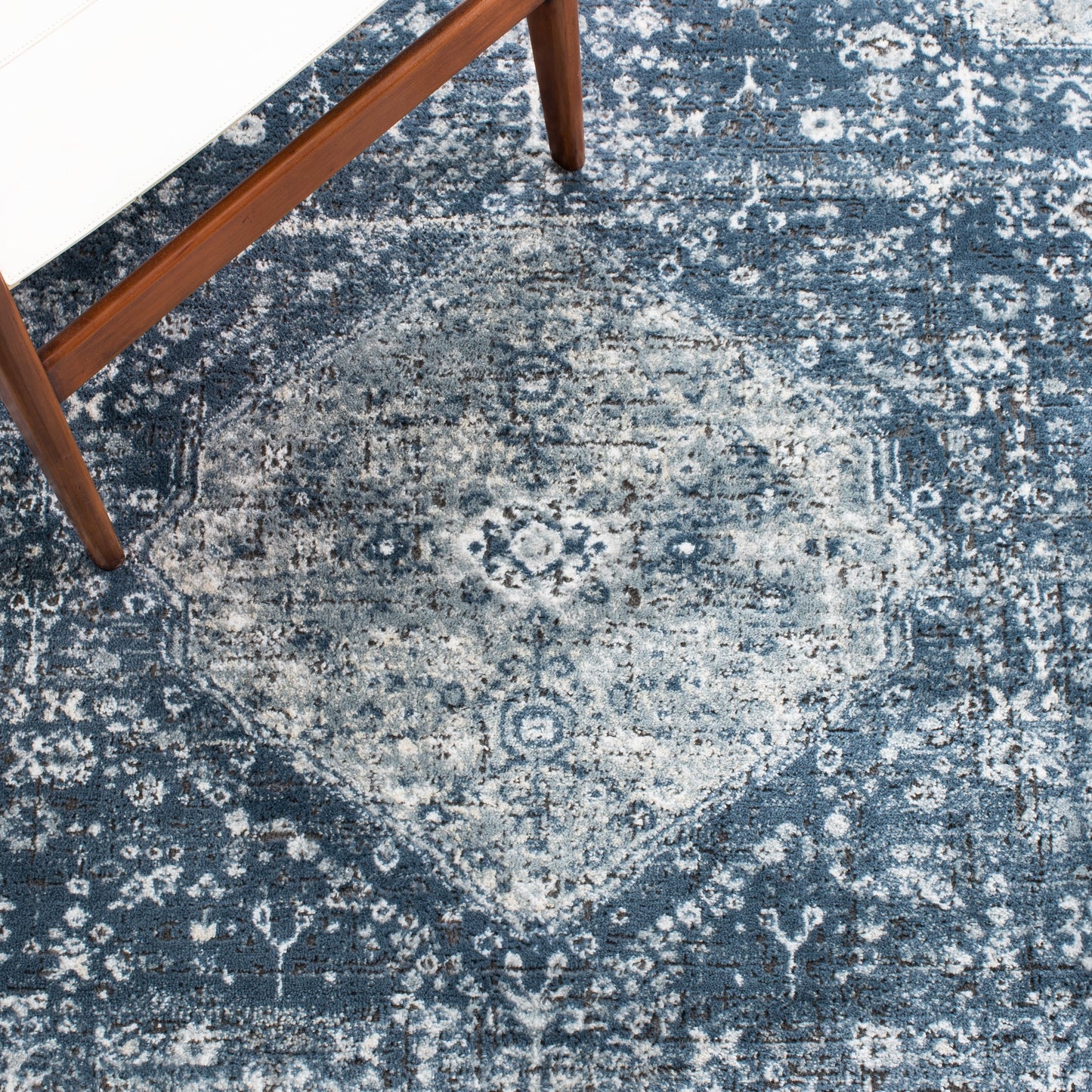 Tapis oriental traditionnel SAFAVIEH Oregon Hildegarde bleu marine/ivoire