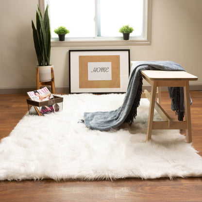 Tapis en fausse fourrure de mouton Silver Orchid Parrott