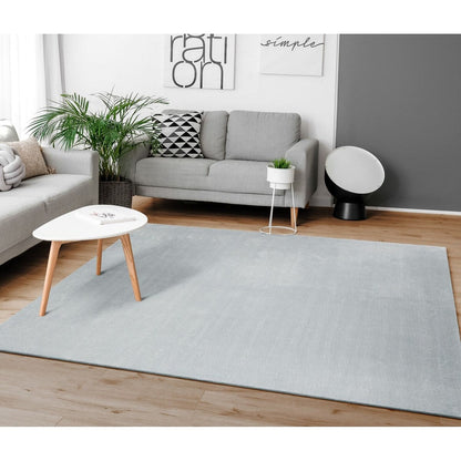 Tapis doux et lavable avec envers antidérapant, disponible en couleurs unies.