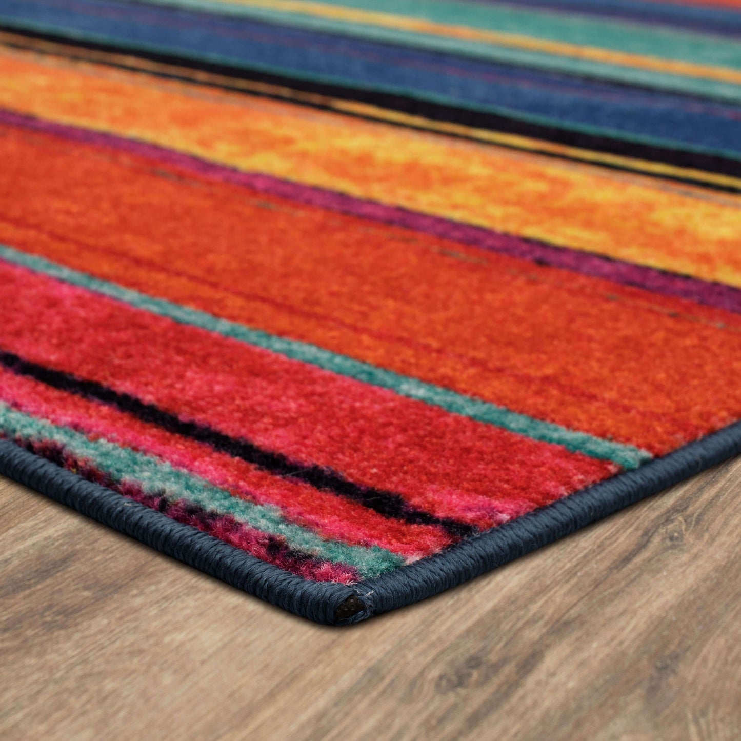 Tapis de style bohème à rayures multicolores Sultan de la collection Curated Nomad
