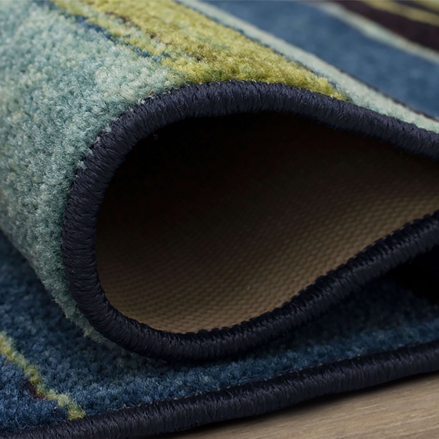 Tapis de style bohème à rayures multicolores Sultan de la collection Curated Nomad