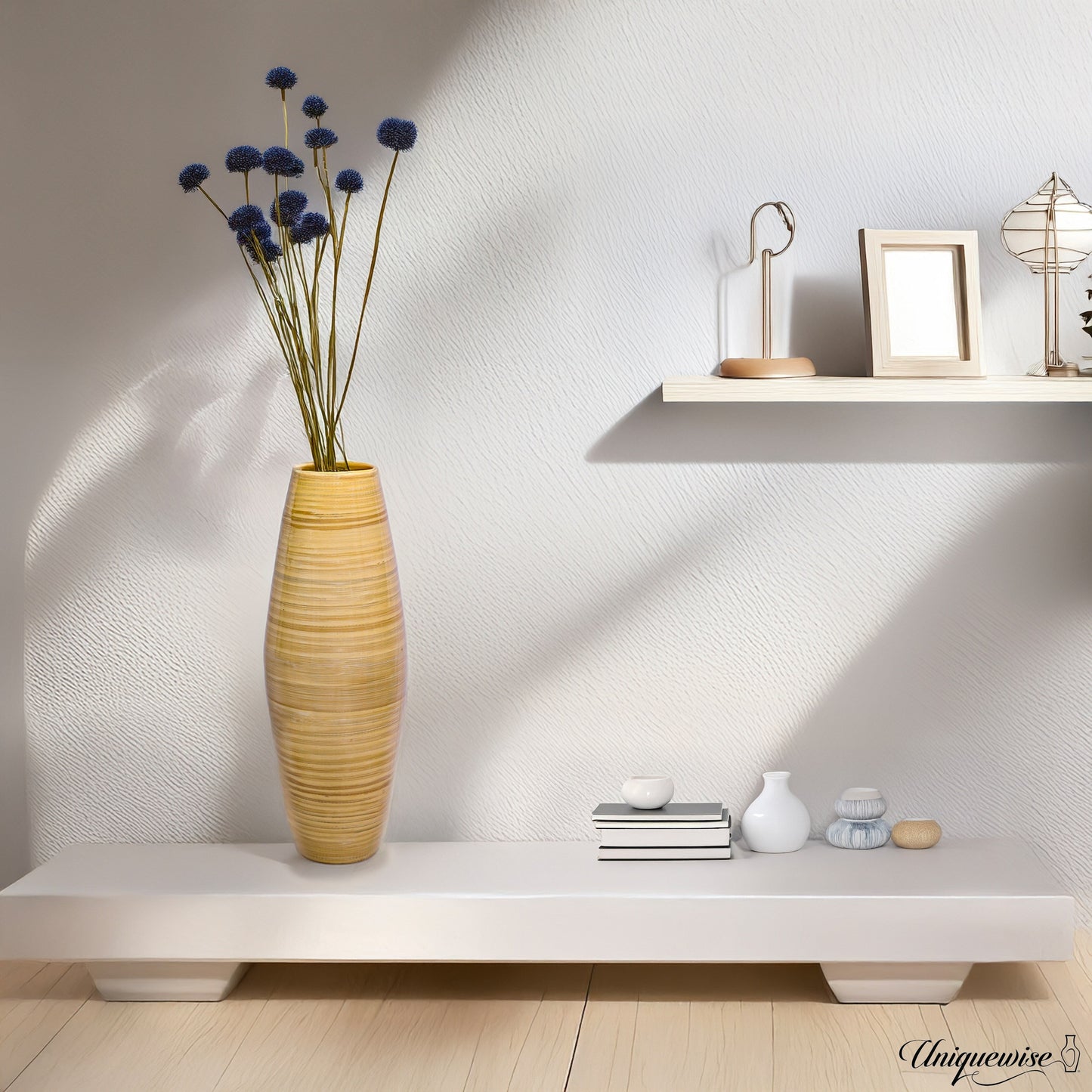 Vase cylindrique haut en bambou Uniquewise, élément décoratif pour les halls d'hôtel et les spas, idéal pour le salon ou le couloir.