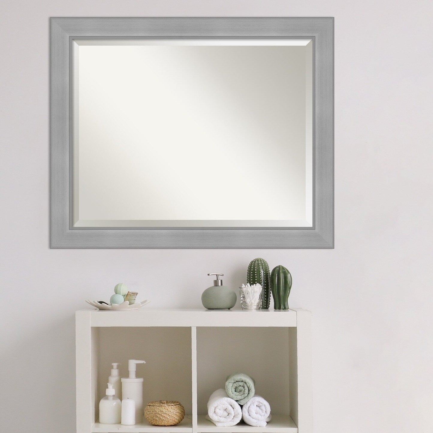 Miroir mural biseauté pour salle de bain - Cadre Vista en nickel brossé