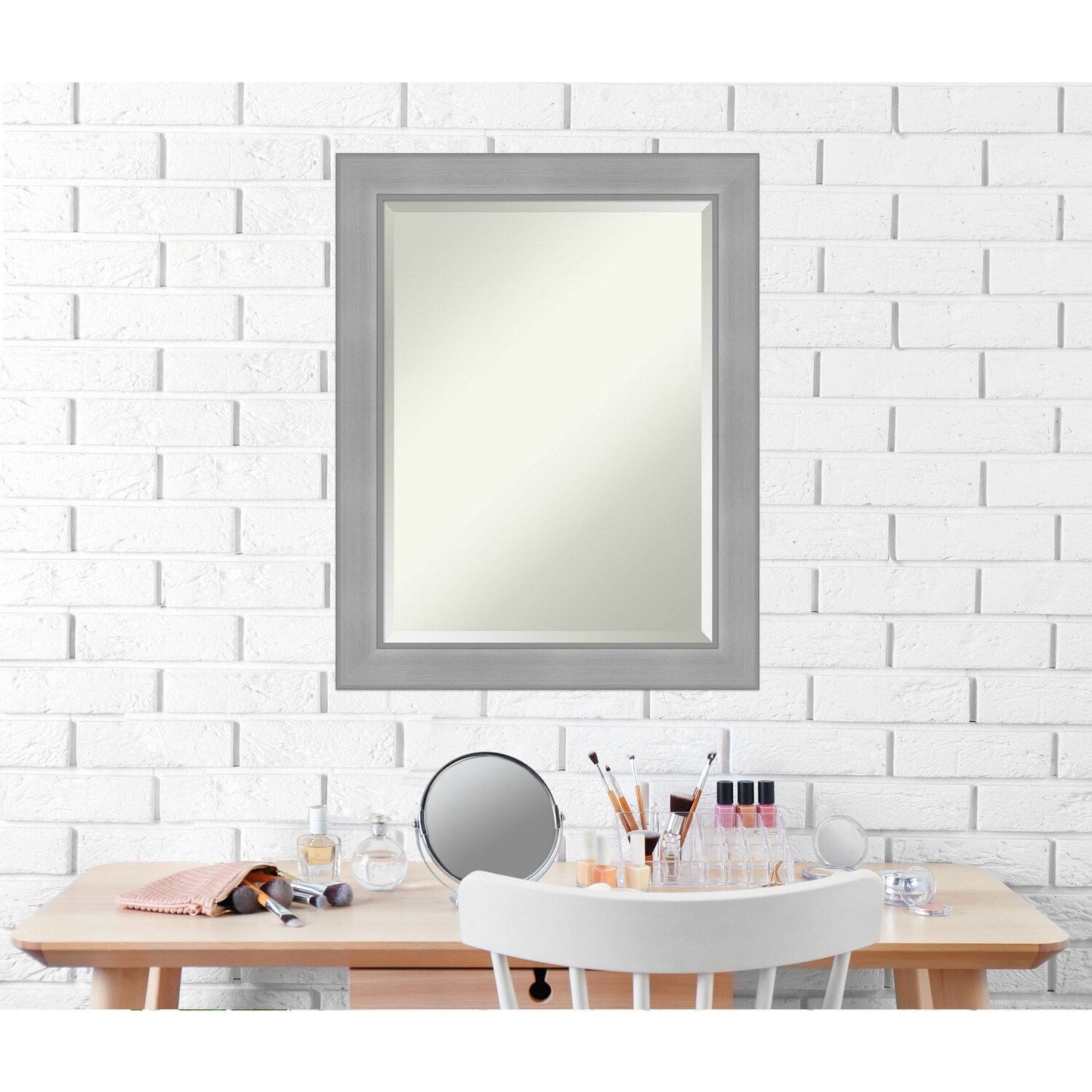 Miroir mural biseauté pour salle de bain - Cadre Vista en nickel brossé