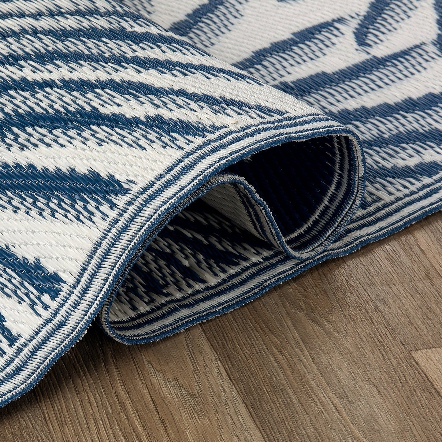 Tapis d'extérieur réversibles en plastique recyclé à motif floral tropical de World Rug Gallery